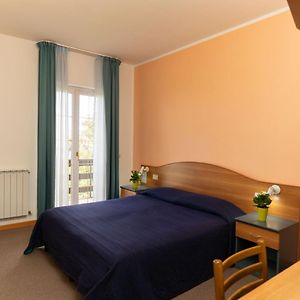 Camera con letto king size